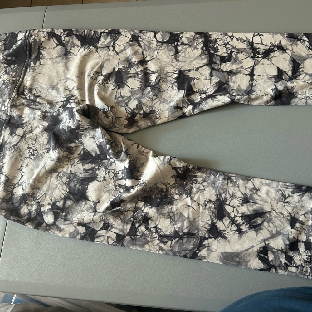Lululemon Athletica Monochrome Tie-Dye Capris - Picture 9 of 9